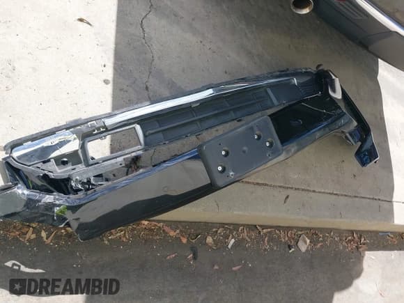 ✅ 2021 Chevrolet Suburban Premier • VIN: 1GNSKFKD8MR200350 • Lot: 43351867. Wystawiony na IAAI z przebiegiem 67 920 mil. Bezpłatny archiwum sprzedaży aukcyjnych z USA i szczegółowy raport historii pojazdu na DreamBid. Zdjęcie 12.