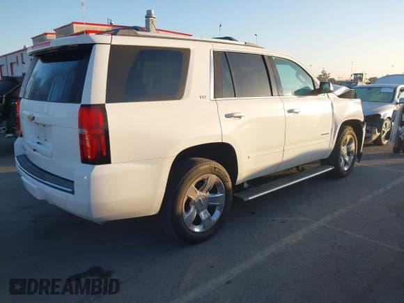 ✅ 2015 Chevrolet Tahoe LTZ • VIN: 1GNSCCKC7FR645880 • Lot: 43600130. Wystawiony na IAAI z przebiegiem 129 498 mil. Bezpłatny archiwum sprzedaży aukcyjnych z USA i szczegółowy raport historii pojazdu na DreamBid. Zdjęcie 4.