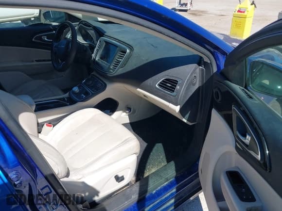 ✅ 2015 Chrysler 200 C • VIN: 1C3CCCCB7FN592418 • Лот: 43439961. Опубликован ранее на IAAI с пробегом 142 011 миль. Бесплатный доступ к архиву аукционных продаж из США и подробный отчёт об истории автомобиля на DreamBid. Изображение 5.