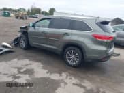 ✅ 2019 Toyota Highlander SE • VIN: 5TDKZRFH7KS369597 • Лот: 43424307. Опубликован ранее на IAAI с пробегом 159 373 миль. Бесплатный доступ к архиву аукционных продаж из США и подробный отчёт об истории автомобиля на DreamBid. Изображение 3.