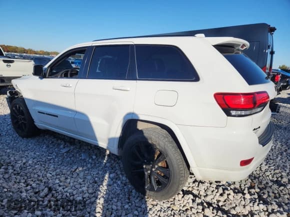 ✅ 2018 Jeep Grand Cherokee Altitude • VIN: 1C4RJFAG7JC334187 • Lot: 87098305. Wystawiony na Copart z przebiegiem 142 493 mil. Bezpłatny archiwum sprzedaży aukcyjnych z USA i szczegółowy raport historii pojazdu na DreamBid. Zdjęcie 2.