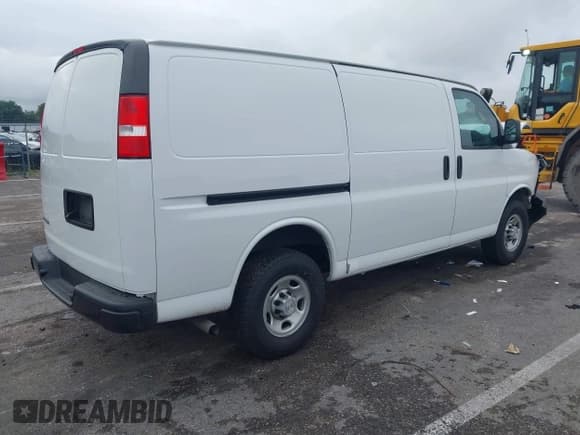 ✅ 2022 Chevrolet Express Cargo • VIN: 1GCWGAFP2N1258506 • Lot: 43262368. Listed on IAAI with Not provided. Free auction sales archive from the USA and detailed vehicle history report at DreamBid. Image 4.
