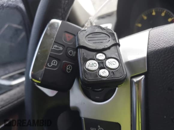 ✅ 2013 Land Rover Range Rover Sport HSE Lux • VIN: SALSK2D45DA778461 • Lot: 42337070. Listed on IAAI with 103,047 mi. Free auction sales archive from the USA and detailed vehicle history report at DreamBid. Image 11.