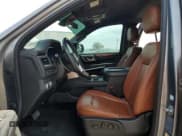 ✅ 2022 GMC Yukon SLE • VIN: 1GKS2AKT3NR265745 • Lot: 68873775. Wystawiony na Copart z przebiegiem 37 384 mil. Bezpłatny archiwum sprzedaży aukcyjnych z USA i szczegółowy raport historii pojazdu na DreamBid. Zdjęcie 7.