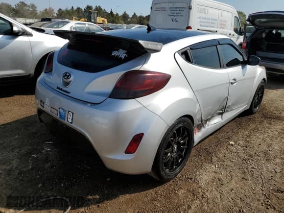 ✅ 2013 Hyundai Veloster w/Gray Int • VIN: KMHTC6AD1DU122238 • Lot: 71663824. Wystawiony na Copart z przebiegiem 111 027 mil. Bezpłatny archiwum sprzedaży aukcyjnych z USA i szczegółowy raport historii pojazdu na DreamBid. Zdjęcie 3.
