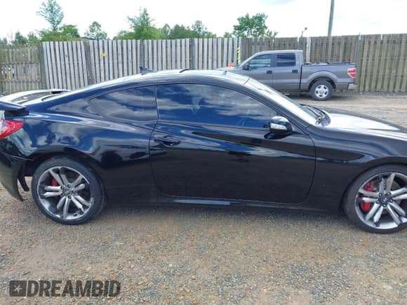 ✅ 2010 Hyundai Genesis Coupe • VIN: KMHHU6KH0AU028724 • Lot: 42198771. Wystawiony na IAAI z przebiegiem 114 604 mil. Bezpłatny archiwum sprzedaży aukcyjnych z USA i szczegółowy raport historii pojazdu na DreamBid. Zdjęcie 13.