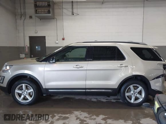 ✅ 2017 Ford Explorer XLT • VIN: 1FM5K8D86HGD47605 • Lot: 42331779. Wystawiony na IAAI z przebiegiem 73 496 mil. Bezpłatny archiwum sprzedaży aukcyjnych z USA i szczegółowy raport historii pojazdu na DreamBid. Zdjęcie 14.