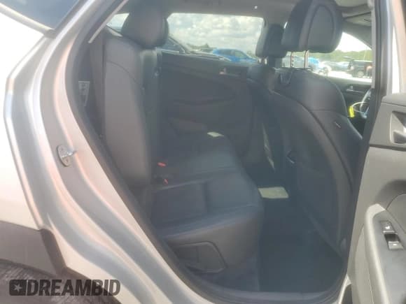 ✅ 2016 Hyundai Tucson Sport • VIN: KM8J3CA25GU212517 • Lot: 81848625. Listed on Copart with 106,472 mi. Free auction sales archive from the USA and detailed vehicle history report at DreamBid. Image 11.