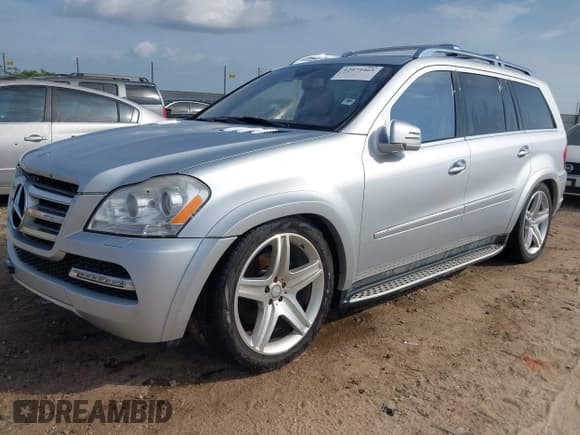 ✅ 2011 Mercedes-Benz GL 550 • VIN: 4JGBF8GE9BA656259 • Lot: 42074465. Listed on IAAI with 81,402 mi. Free auction sales archive from the USA and detailed vehicle history report at DreamBid. Image 2.