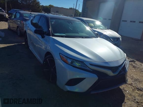 ✅ 2020 Toyota Camry XSE • VIN: 4T1K61AK7LU363269 • Lot: 43483702. Wystawiony na IAAI z przebiegiem 107 847 mil. Bezpłatny archiwum sprzedaży aukcyjnych z USA i szczegółowy raport historii pojazdu na DreamBid. Zdjęcie 1.