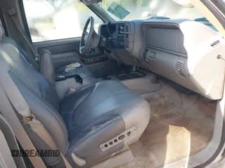 ✅ 1999 GMC Denali • VIN: 1GKEK13R9XR917514 • Lot: 42088370. Wystawiony na IAAI z przebiegiem 194 624 mil. Bezpłatny archiwum sprzedaży aukcyjnych z USA i szczegółowy raport historii pojazdu na DreamBid. Zdjęcie 5.