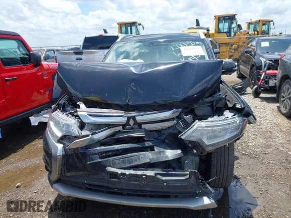 2018 Mitsubishi Outlander SE with VIN JA4AD3A34JZ060759, listed as a IAAI auction lot 42617672 with 181,482 mi miles and . Bid and sale history available at DreamBid. Image 12.