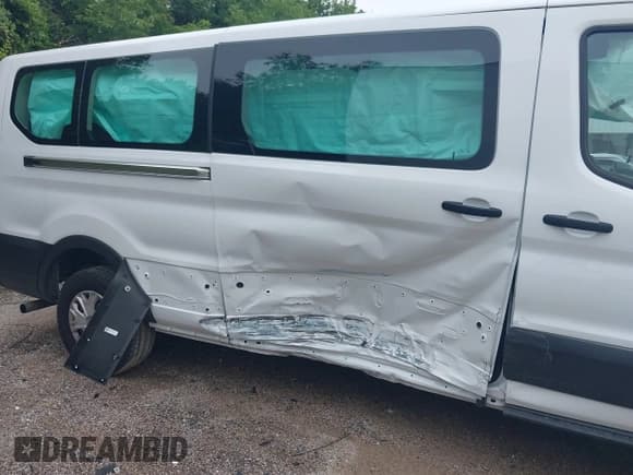 ✅ 2025 Ford Transit Passenger XL • VIN: 1FBAX2Y89SKA20118 • Lot: 42426401. Listed on IAAI with 9,451 mi. Free auction sales archive from the USA and detailed vehicle history report at DreamBid. Image 6.