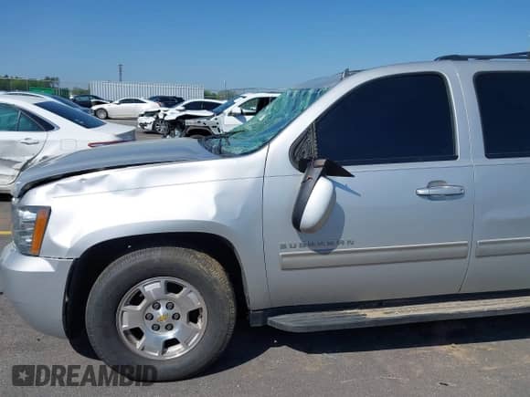 2014 Chevrolet Suburban LT z VIN 1GNSCJE0XER124222, wystawiony jako IAAI lot #41994798 z przebiegiem 268 836 mil mil oraz . Historia ofert i sprzedaży dostępna na DreamBid. Obrazek 21.