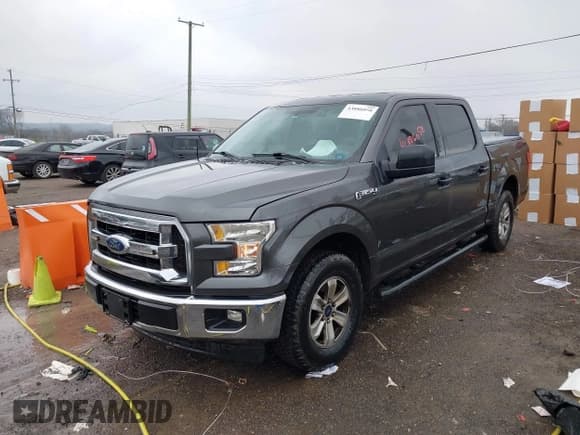 ✅ 2017 Ford F-150 XL • VIN: 1FTEW1C87HFB98306 • Lot: 43886058. Wystawiony na IAAI z przebiegiem 191 638 mil. Bezpłatny archiwum sprzedaży aukcyjnych z USA i szczegółowy raport historii pojazdu na DreamBid. Zdjęcie 2.