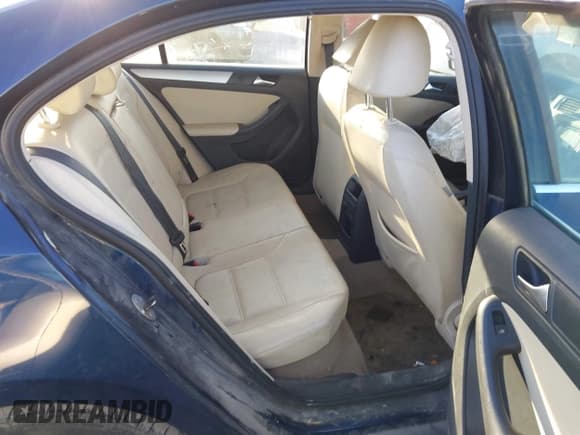 ✅ 2012 Volkswagen Jetta TDI • VIN: 3VWLL7AJ3CM368871 • Lot: 43702192. Wystawiony na IAAI z przebiegiem 183 094 mil. Bezpłatny archiwum sprzedaży aukcyjnych z USA i szczegółowy raport historii pojazdu na DreamBid. Zdjęcie 8.