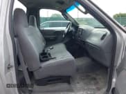 ✅ 2004 Ford F-150 XL • VIN: 2FTRF17W64CA84331 • Lot: 42402056. Wystawiony na IAAI z przebiegiem 271 831 mil. Bezpłatny archiwum sprzedaży aukcyjnych z USA i szczegółowy raport historii pojazdu na DreamBid. Zdjęcie 5.