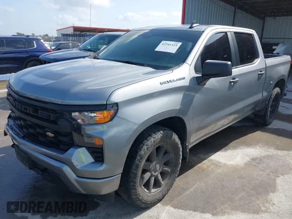 ✅ 2023 Chevrolet Silverado 1500 Custom • VIN: 1GCPABEK7PZ315806 • Lot: 42541323. Wystawiony na IAAI z przebiegiem 67 842 mil. Bezpłatny archiwum sprzedaży aukcyjnych z USA i szczegółowy raport historii pojazdu na DreamBid. Zdjęcie 17.