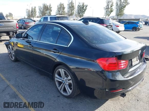 ✅ 2015 BMW 3 Series 335i • VIN: WBA3A9G55FNS66512 • Lot: 41147480. Wystawiony na IAAI z przebiegiem 120 800 mil. Bezpłatny archiwum sprzedaży aukcyjnych z USA i szczegółowy raport historii pojazdu na DreamBid. Zdjęcie 3.