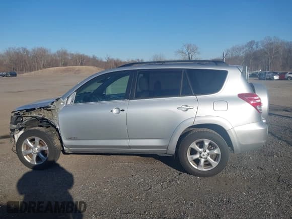 ✅ 2010 Toyota RAV4 Limited • VIN: 2T3DF4DV9AW048896 • Lot: 41691140. Listed on IAAI with 132,811 mi. Free auction sales archive from the USA and detailed vehicle history report at DreamBid. Image 15.