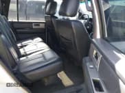 ✅ 2015 Ford Expedition XLT • VIN: 1FMJU1JT9FEF25413 • Lot: 42727561. Wystawiony na IAAI z przebiegiem 193 740 mil. Bezpłatny archiwum sprzedaży aukcyjnych z USA i szczegółowy raport historii pojazdu na DreamBid. Zdjęcie 8.