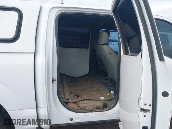 ✅ 2018 Ford F-150 XL • VIN: 1FTEW1EG9JKF64073 • Lot: 43423301. Wystawiony na IAAI z przebiegiem 103 674 mil. Bezpłatny archiwum sprzedaży aukcyjnych z USA i szczegółowy raport historii pojazdu na DreamBid. Zdjęcie 8.