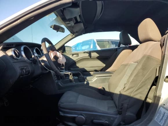 ✅ 2007 Ford Mustang Deluxe • VIN: 1ZVFT84N175328186 • Lot: 84607045. Listed on Copart with 235,986 mi. Free auction sales archive from the USA and detailed vehicle history report at DreamBid. Image 7.