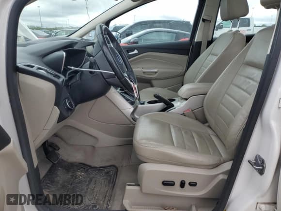 ✅ 2013 Ford C-Max SEL • VIN: 1FADP5CU2DL536516 • Lot: 57637935. Wystawiony na Copart z przebiegiem 129 910 mil. Bezpłatny archiwum sprzedaży aukcyjnych z USA i szczegółowy raport historii pojazdu na DreamBid. Zdjęcie 7.