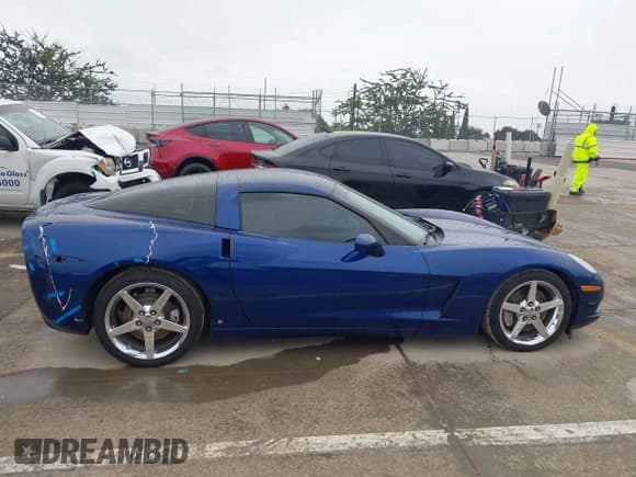 ✅ 2006 Chevrolet Corvette • VIN: 1G1YY26U065101335 • Lot: 43752836. Wystawiony na IAAI z przebiegiem 51 663 mil. Bezpłatny archiwum sprzedaży aukcyjnych z USA i szczegółowy raport historii pojazdu na DreamBid. Zdjęcie 13.