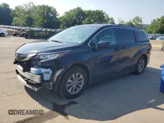 ✅ 2022 Toyota Sienna LE • VIN: 5TDKSKFC7NS059972 • Lot: 80654305. Wystawiony na Copart z przebiegiem 5 276 mil. Bezpłatny archiwum sprzedaży aukcyjnych z USA i szczegółowy raport historii pojazdu na DreamBid. Zdjęcie 1.