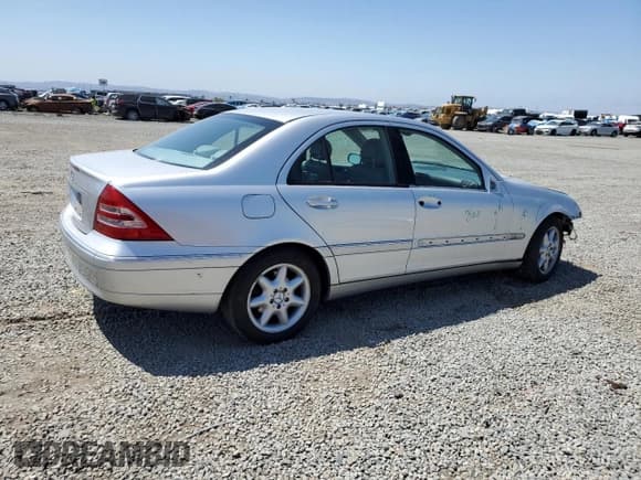 ✅ 2004 Mercedes-Benz C 240 • VIN: WDBRF61J64F502402 • Lot: 54591895. Wystawiony na Copart z przebiegiem 86 998 mil. Bezpłatny archiwum sprzedaży aukcyjnych z USA i szczegółowy raport historii pojazdu na DreamBid. Zdjęcie 3.