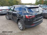 ✅ 2022 Jeep Compass Latitude Lux • VIN: 3C4NJDFB0NT180836 • Lot: 43349238. Wystawiony na IAAI z przebiegiem 17 690 mil. Bezpłatny archiwum sprzedaży aukcyjnych z USA i szczegółowy raport historii pojazdu na DreamBid. Zdjęcie 3.
