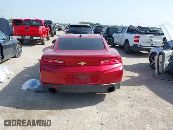 ✅ 2018 Chevrolet Camaro 1LT • VIN: 1G1FB1RX2J0162085 • Lot: 42767276. Wystawiony na IAAI z przebiegiem 144 009 mil. Bezpłatny archiwum sprzedaży aukcyjnych z USA i szczegółowy raport historii pojazdu na DreamBid. Zdjęcie 15.