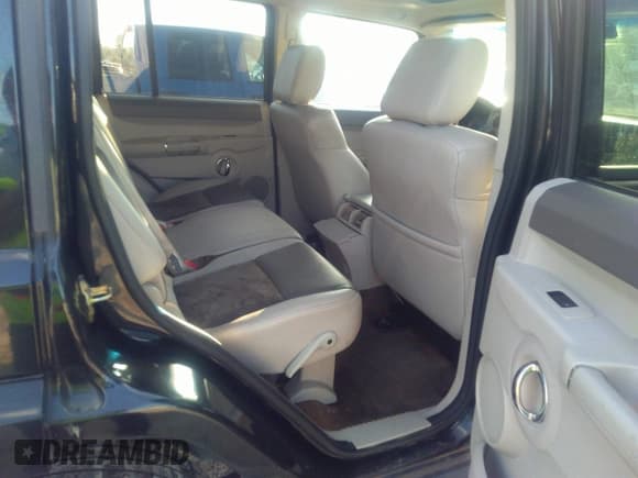 ✅ 2007 Jeep Commander Overland • VIN: 1J8HG68257C657840 • Лот: 41535879. Опубликован ранее на IAAI с пробегом 196 783 миль. Бесплатный доступ к архиву аукционных продаж из США и подробный отчёт об истории автомобиля на DreamBid. Изображение 8.