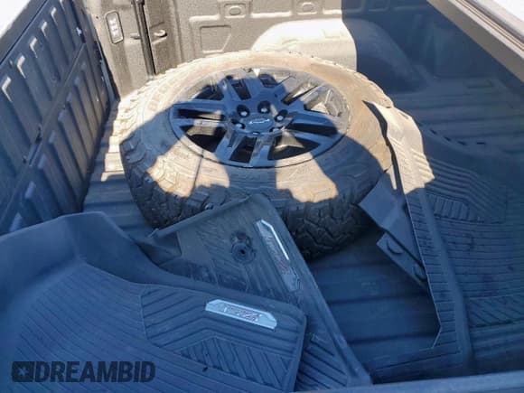 ✅ 2022 Chevrolet Silverado 1500 LT Trail Boss • VIN: 3GCUDFET3NG659222 • Lot: 91209475. Wystawiony na Copart z przebiegiem 67 285 mil. Bezpłatny archiwum sprzedaży aukcyjnych z USA i szczegółowy raport historii pojazdu na DreamBid. Zdjęcie 12.