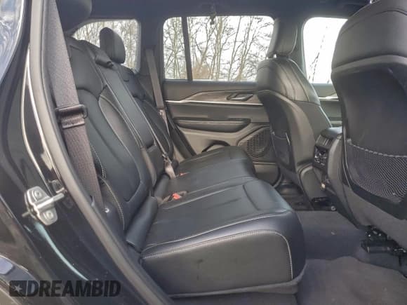 ✅ 2024 Jeep Grand Cherokee Limited • VIN: 1C4RJHBG6RC217755 • Лот: 93012095. Опубликован ранее на Copart с пробегом 11 995 миль. Бесплатный доступ к архиву аукционных продаж из США и подробный отчёт об истории автомобиля на DreamBid. Изображение 11.