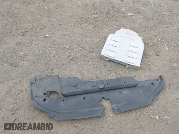 ✅ 2014 Lexus GX 460 • VIN: JTJBM7FX6E5072371 • Lot: 43073453. Listed on IAAI with 124,995 mi. Free auction sales archive from the USA and detailed vehicle history report at DreamBid. Image 12.