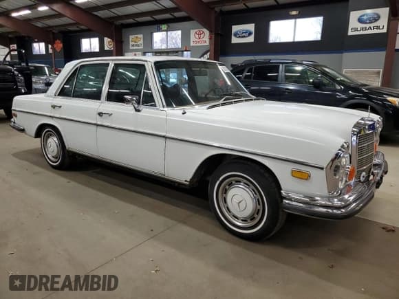 ✅ 1970 Mercedes-Benz 280 • VIN: 10801812048562 • Lot: 92029245. Listed on Copart with 99,796 mi. Free auction sales archive from the USA and detailed vehicle history report at DreamBid. Image 4.