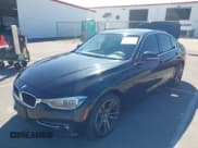 ✅ 2018 BMW 3 Series 330i • VIN: WBA8B9G58JNV00606 • Lot: 43239190. Wystawiony na IAAI z przebiegiem 68 085 mil. Bezpłatny archiwum sprzedaży aukcyjnych z USA i szczegółowy raport historii pojazdu na DreamBid. Zdjęcie 19.