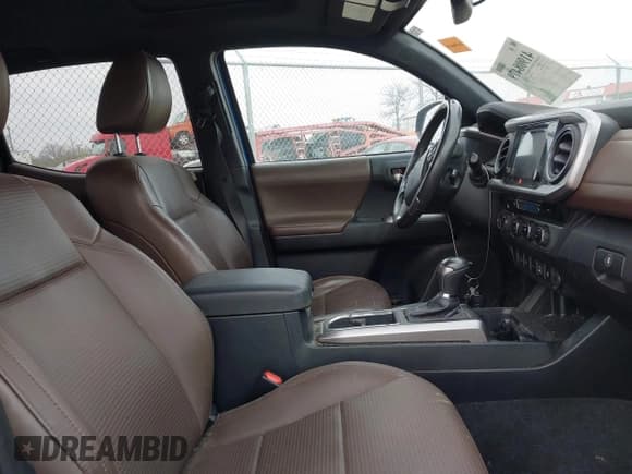 ✅ 2017 Toyota Tacoma Limited • VIN: 5TFGZ5AN3HX048784 • Lot: 41908479. Listed on IAAI with 149,626 mi. Free auction sales archive from the USA and detailed vehicle history report at DreamBid. Image 5.