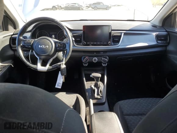 ✅ 2023 Kia Rio S • VIN: 3KPA25AD4PE625550 • Lot: 87093395. Wystawiony na Copart z przebiegiem 49 430 mil. Bezpłatny archiwum sprzedaży aukcyjnych z USA i szczegółowy raport historii pojazdu na DreamBid. Zdjęcie 8.