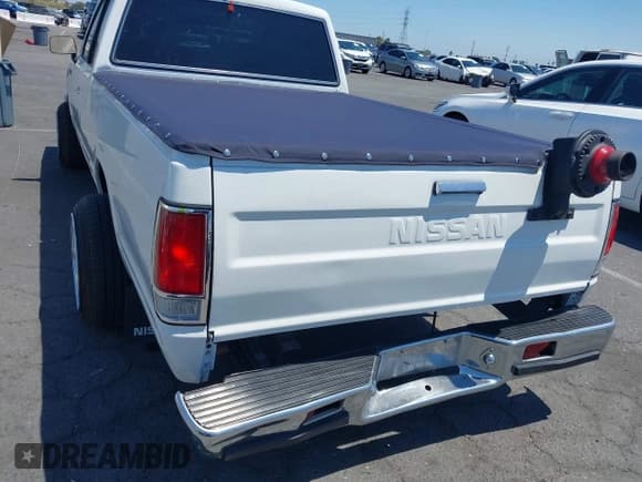 ✅ 1986 Nissan 720 • VIN: JN6ND06S6GW109456 • Lot: 42944828. Wystawiony na IAAI z przebiegiem 137 049 mil. Bezpłatny archiwum sprzedaży aukcyjnych z USA i szczegółowy raport historii pojazdu na DreamBid. Zdjęcie 6.