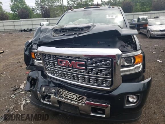 ✅ 2018 GMC Sierra 3500HD Denali • VIN: 1GT42YEY4JF100304 • Lot: 60341345. Wystawiony na Copart z przebiegiem Nie podano. Bezpłatny archiwum sprzedaży aukcyjnych z USA i szczegółowy raport historii pojazdu na DreamBid. Zdjęcie 5.