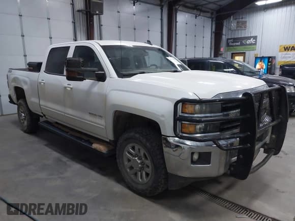 ✅ 2019 Chevrolet Silverado 2500HD LT • VIN: 1GC1KSEG9KF277777 • Лот: 40597481. Опубликован ранее на IAAI с пробегом 105 812 миль. Бесплатный доступ к архиву аукционных продаж из США и подробный отчёт об истории автомобиля на DreamBid. Изображение 1.
