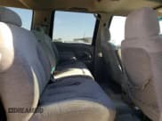 ✅ 1999 Chevrolet Suburban • VIN: 3GNFK16R8XG250888 • Lot: 74305324. Wystawiony na Copart z przebiegiem 208 707 mil. Bezpłatny archiwum sprzedaży aukcyjnych z USA i szczegółowy raport historii pojazdu na DreamBid. Zdjęcie 12.