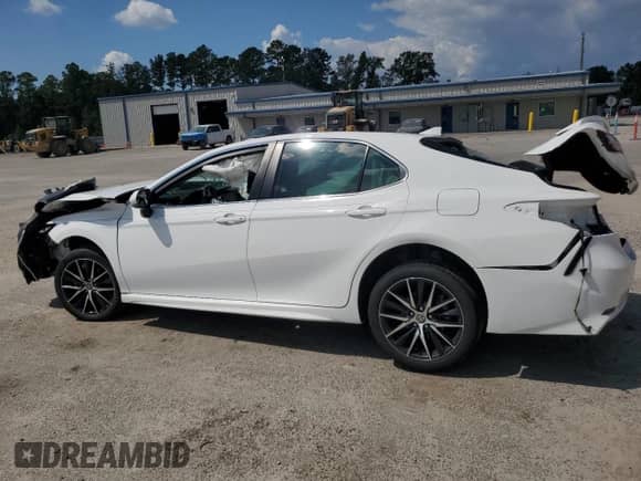2022 Toyota Camry Hybrid SE with VIN 4T1G31AK2NU585011, listed as a Copart auction lot 81673545 with 43,483 mi miles and Salvage title. Bid and sale history available at DreamBid. Image 2.