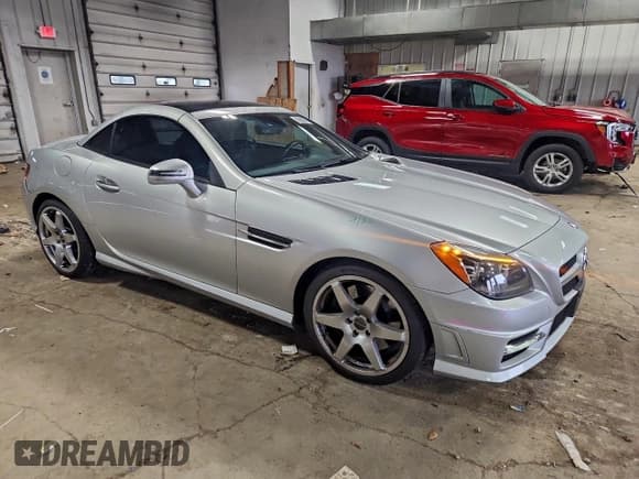 ✅ 2015 Mercedes-Benz SLK 250 • VIN: WDDPK4HA4FF111501 • Lot: 94542715. Listed on Copart with 85,092 mi. Free auction sales archive from the USA and detailed vehicle history report at DreamBid. Image 4.
