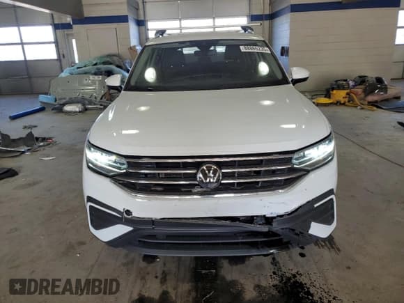 ✅ 2022 Volkswagen Tiguan SE • VIN: 3VV2B7AX2NM103918 • Lot: 88865235. Wystawiony na Copart z przebiegiem 45 035 mil. Bezpłatny archiwum sprzedaży aukcyjnych z USA i szczegółowy raport historii pojazdu na DreamBid. Zdjęcie 5.