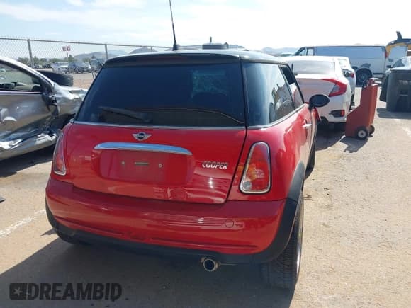 ✅ 2006 MINI Hardtop • VIN: WMWRC33536TK72196 • Lot: 43027371. Wystawiony na IAAI z przebiegiem Nie podano. Bezpłatny archiwum sprzedaży aukcyjnych z USA i szczegółowy raport historii pojazdu na DreamBid. Zdjęcie 16.