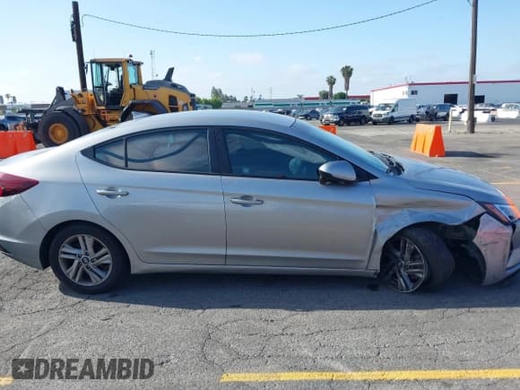 ✅ 2020 Hyundai Elantra SEL • VIN: 5NPD84LF0LH562957 • Lot: 42280413. Listed on IAAI with 88,505 mi. Free auction sales archive from the USA and detailed vehicle history report at DreamBid. Image 13.